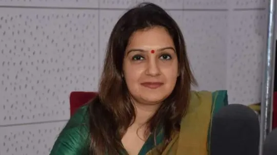 காங்கிரஸ் செய்தித்தொடர்பாளர் பிரியங்கா சதுர்வேதி சிவசேனாவில் இணைந்தார்