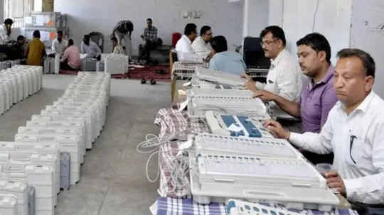 தமிழகத்தில் முக்கிய வாக்கு சாவடிகளாக 9,630 சாவடிகள் கண்டறியப்பப்பட்டுள்ளது