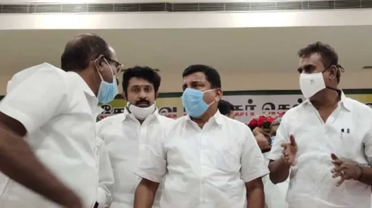 கவ மநகர மவடட அதமக சயலவரரகள ஆலசன கடடம