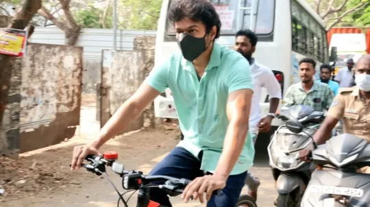 படரல வல உயரவ உணரதத நடகர வஜய சககளல வநதர