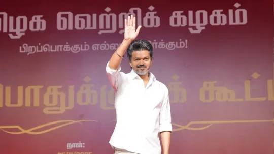 பதககழ கடடததல வஜயயன அதரடப பசச