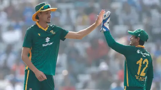 South Africa players Jansen and de Kock celebrate after taking a wicket